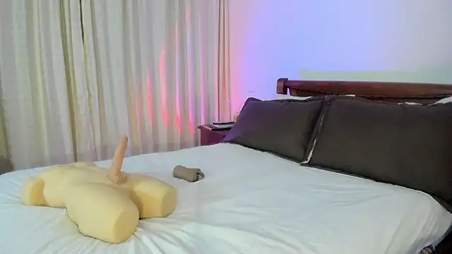 Snapshot of Hat_girl chatting on September 30, 4:17 am Hat girl online show from September 30, 4:17 am