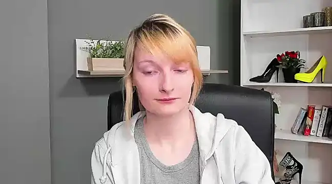 hottieBlair online show from March 19, 7:40 am