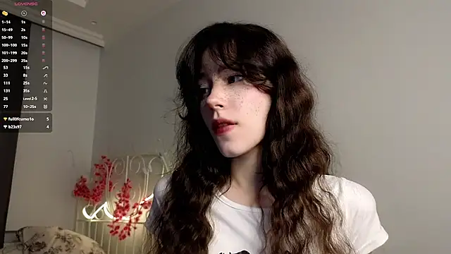 Snapshot of glamourr chatting on April 19, 1:21 pm glamourr online show from April 19, 1:21 pm