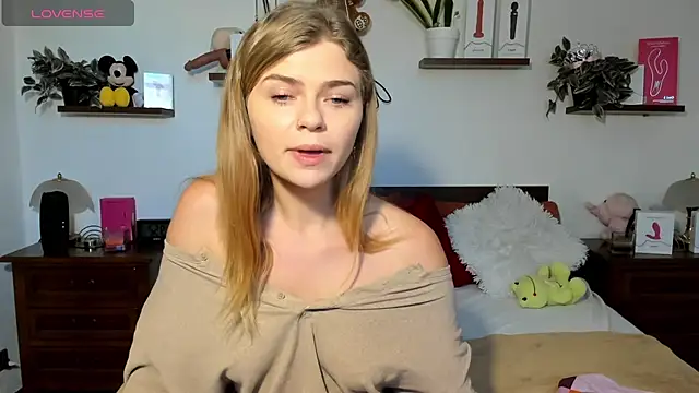 HaleyReedme online show from November 18, 7:57 am