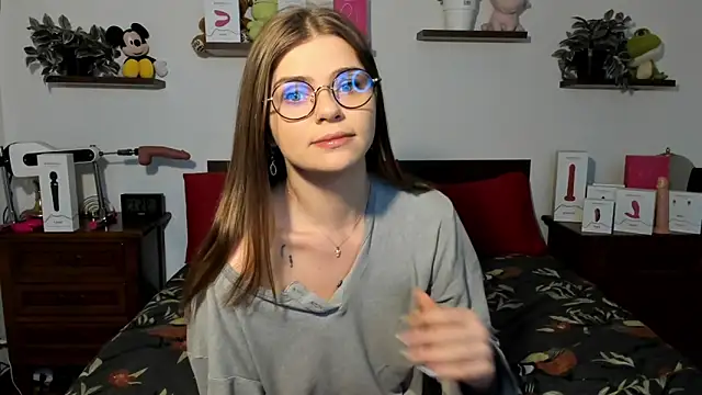 Snapshot of HaleyReedme chatting on March 6, 7:49 am HaleyReedme online show from March 6, 7:49 am