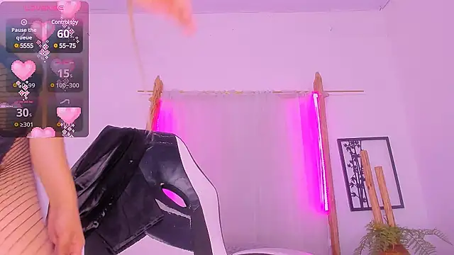 Snapshot of Brithanycullen chatting on March 22, 9:24 am Brithanycullen online show from March 22, 9:24 am