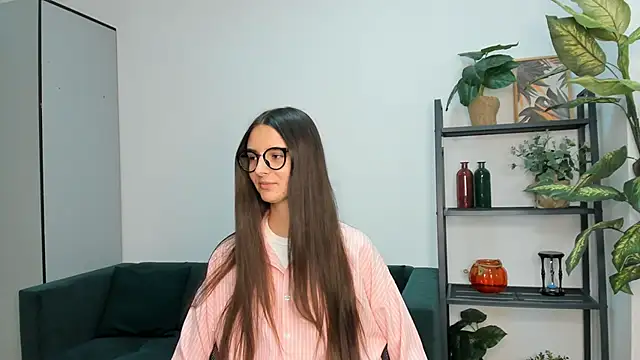 SunnCoote online show from March 13, 5:07 pm