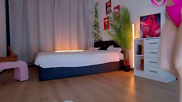 Say luna online show from February 4, 8:03 pm