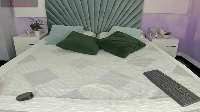 JulietSofia online show from September 16, 3:51 am