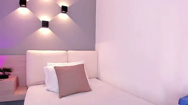 Snapshot of karol_white_ chatting on May 20, 4:18 am karol white online show from May 20, 4:18 am