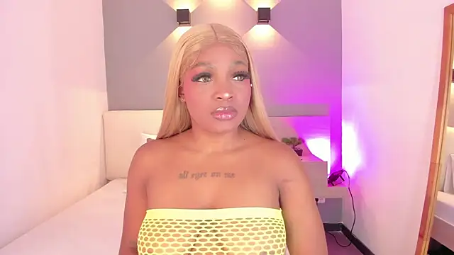 Snapshot of karol_white_ chatting on May 23, 3:56 am karol white online show from May 23, 3:56 am
