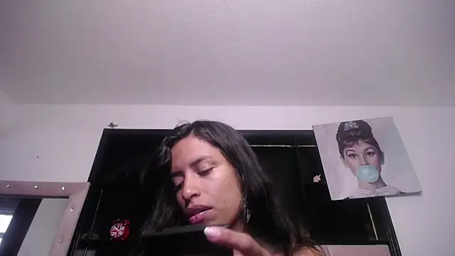 Violet King online show from March 17, 2:01 pm