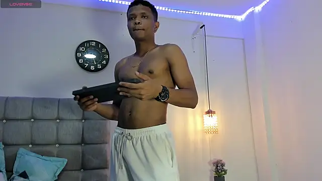 Hotfox00  online show from September 17, 3:41 am