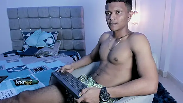 Hotfox00  online show from September 19, 6:37 am