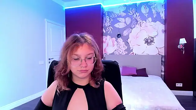 AngelinaLow online show from September 10, 11:32 am