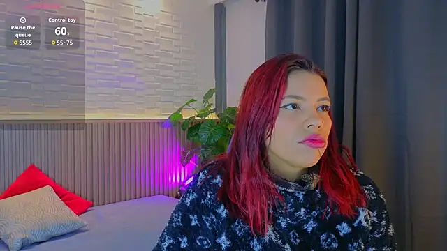 Snapshot of TiffanyWalk chatting on October 1, 11:05 am TiffanyWalk online show from October 1, 11:05 am