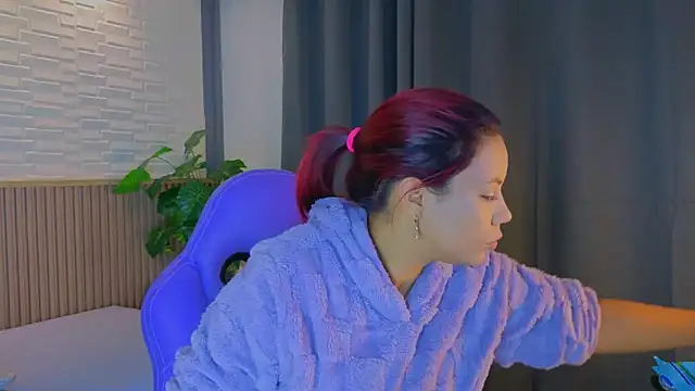 Snapshot of TiffanyWalk chatting on October 2, 11:28 am TiffanyWalk online show from October 2, 11:28 am