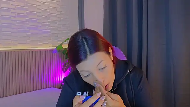 Snapshot of TiffanyWalk chatting on October 3, 11:07 am TiffanyWalk online show from October 3, 11:07 am