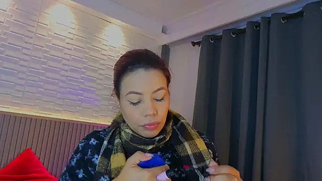 Snapshot of TiffanyWalk chatting on October 4, 11:19 am TiffanyWalk online show from October 4, 11:19 am