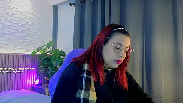 Snapshot of TiffanyWalk chatting on October 11, 10:58 am TiffanyWalk online show from October 11, 10:58 am