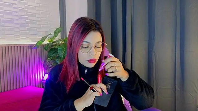 Snapshot of TiffanyWalk chatting on October 14, 11:11 am TiffanyWalk online show from October 14, 11:11 am