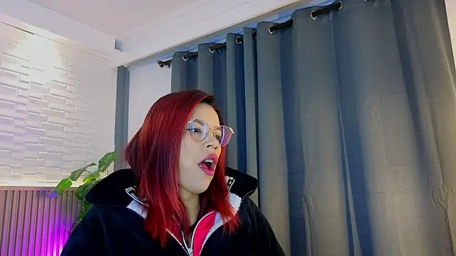 Snapshot of TiffanyWalk chatting on October 15, 10:48 am TiffanyWalk online show from October 15, 10:48 am