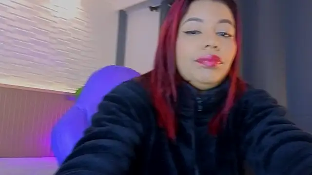 Snapshot of TiffanyWalk chatting on October 16, 10:38 am TiffanyWalk online show from October 16, 10:38 am