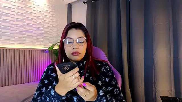 Snapshot of TiffanyWalk chatting on October 22, 10:48 am TiffanyWalk online show from October 22, 10:48 am