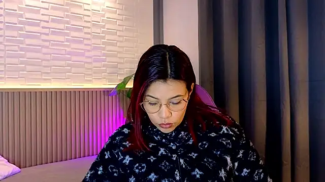 Snapshot of TiffanyWalk chatting on October 24, 11:28 am TiffanyWalk online show from October 24, 11:28 am