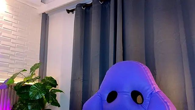 Snapshot of TiffanyWalk chatting on October 25, 11:40 am TiffanyWalk online show from October 25, 11:40 am