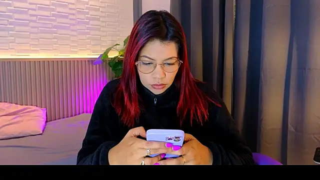 Snapshot of TiffanyWalk chatting on October 27, 11:47 am TiffanyWalk online show from October 27, 11:47 am