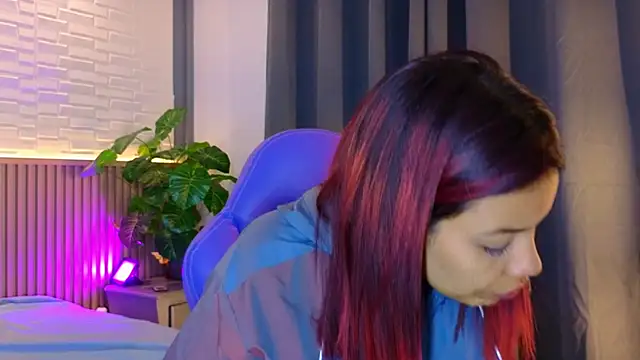 Snapshot of TiffanyWalk chatting on November 3, 11:11 am TiffanyWalk online show from November 3, 11:11 am