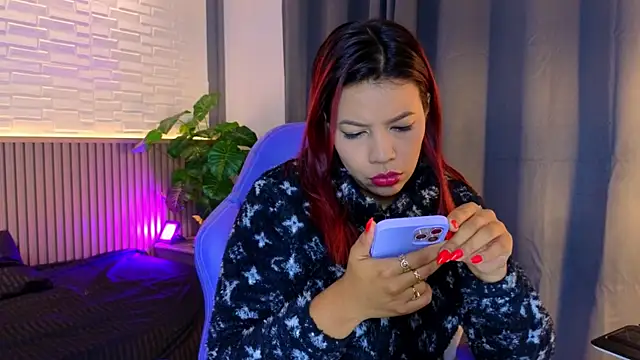 Snapshot of TiffanyWalk chatting on November 5, 10:59 am TiffanyWalk online show from November 5, 10:59 am