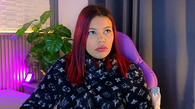 Snapshot of TiffanyWalk chatting on November 7, 10:37 am TiffanyWalk online show from November 7, 10:37 am