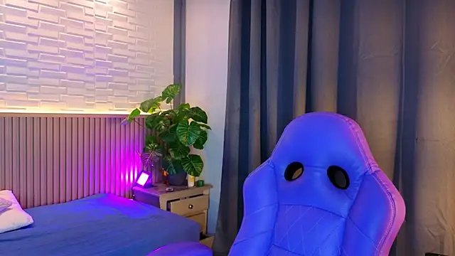 Snapshot of TiffanyWalk chatting on November 8, 10:48 am TiffanyWalk online show from November 8, 10:48 am