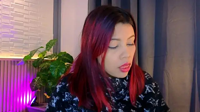 Snapshot of TiffanyWalk chatting on November 10, 10:47 am TiffanyWalk online show from November 10, 10:47 am