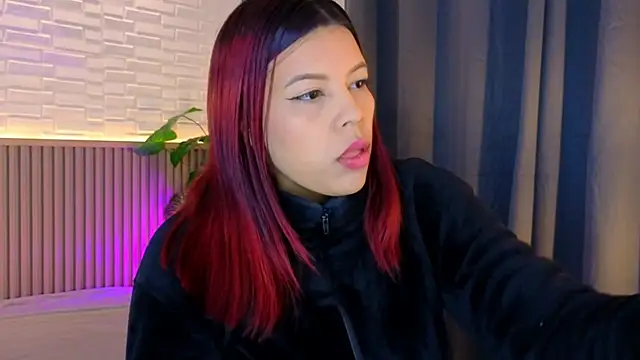 Snapshot of TiffanyWalk chatting on November 11, 10:48 am TiffanyWalk online show from November 11, 10:48 am