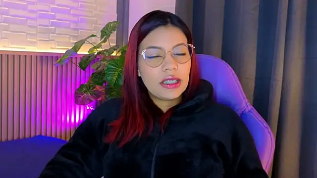 Snapshot of TiffanyWalk chatting on November 12, 10:48 am TiffanyWalk online show from November 12, 10:48 am