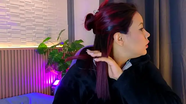 Snapshot of TiffanyWalk chatting on November 13, 10:58 am TiffanyWalk online show from November 13, 10:58 am