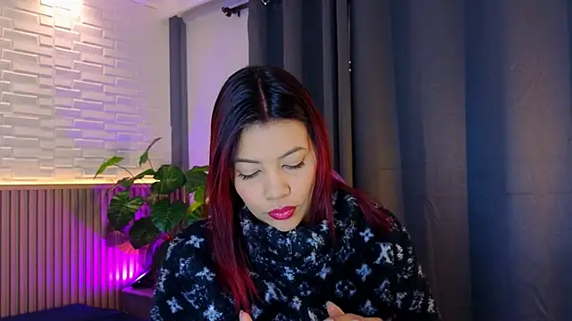 Snapshot of TiffanyWalk chatting on November 18, 10:52 am TiffanyWalk online show from November 18, 10:52 am