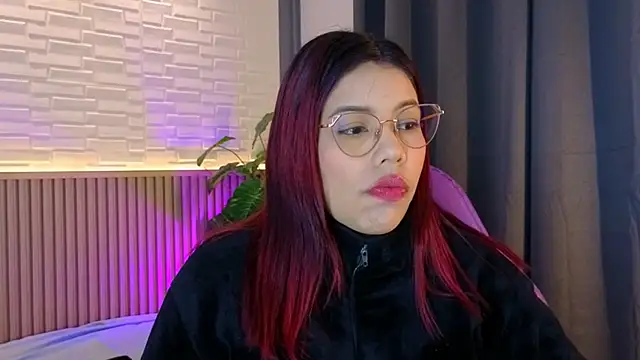 Snapshot of TiffanyWalk chatting on November 20, 10:48 am TiffanyWalk online show from November 20, 10:48 am