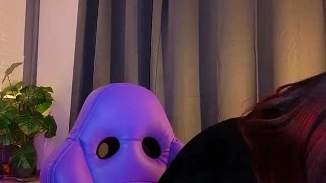 Snapshot of TiffanyWalk chatting on November 22, 10:58 am TiffanyWalk online show from November 22, 10:58 am