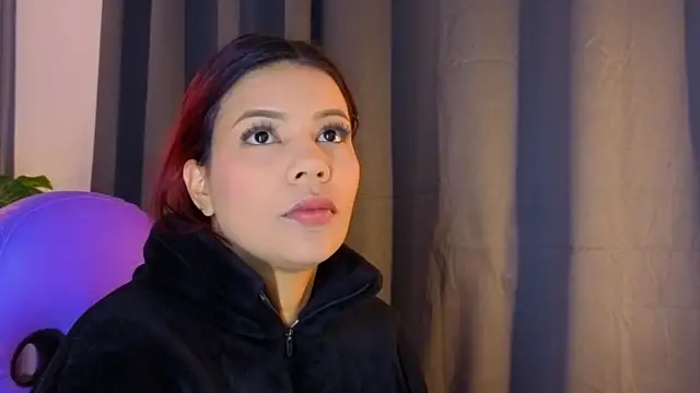 Snapshot of TiffanyWalk chatting on November 26, 10:38 am TiffanyWalk online show from November 26, 10:38 am