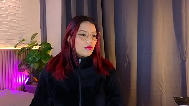 Snapshot of TiffanyWalk chatting on November 28, 10:51 am TiffanyWalk online show from November 28, 10:51 am