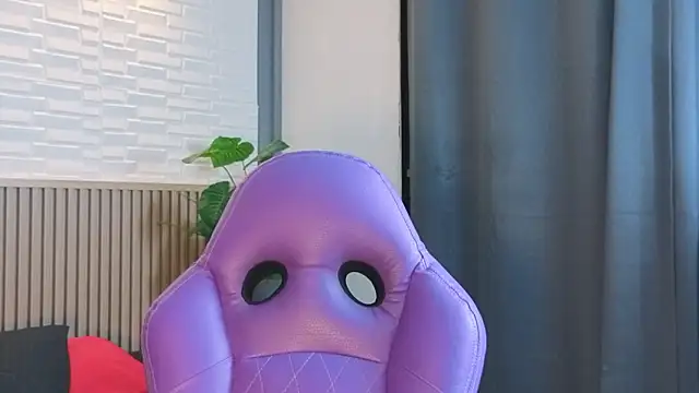 TiffanyWalk online show from March 3, 12:33 pm