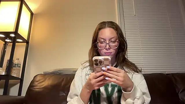 SpaceCowWhore online show from March 18, 11:53 pm