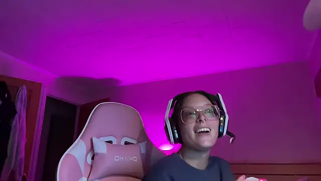 SpaceCowWhore online show from September 21, 12:45 am