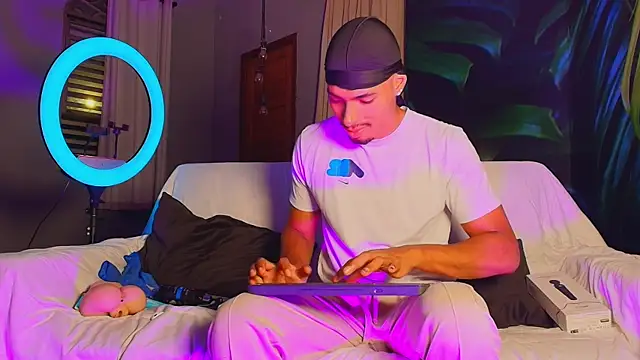 Snapshot of LiamByrne chatting on December 18, 4:07 am LiamByrne online show from December 18, 4:07 am