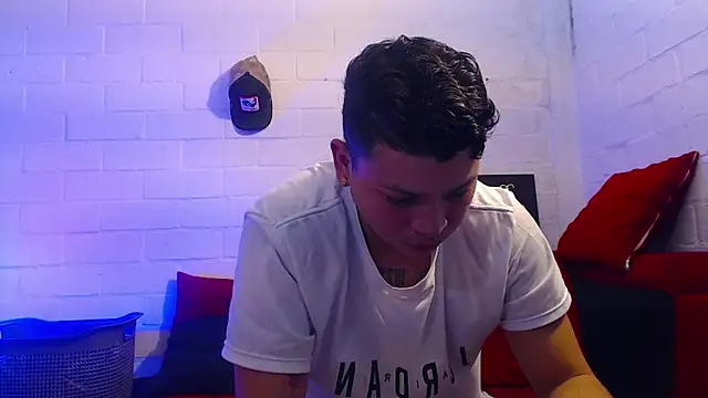 juan montoyasex online show from March 17, 5:34 am
