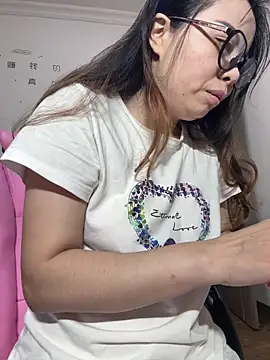 Snapshot of aa520uv chatting on September 28, 1:00 am aa520uv online show from September 28, 1:00 am