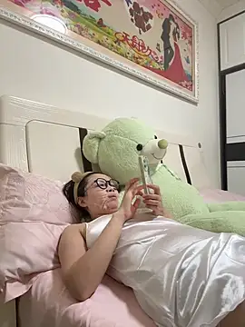 Snapshot of aa520uv chatting on October 6, 3:31 pm aa520uv online show from October 6, 3:31 pm