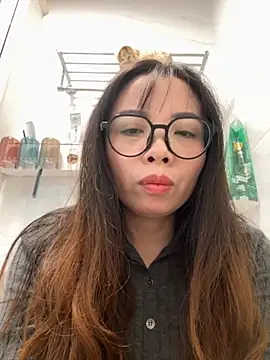 Snapshot of aa520uv chatting on October 31, 1:28 am aa520uv online show from October 31, 1:28 am