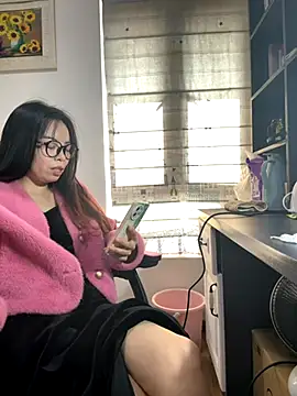 aa520uv online show from December 4, 4:33 am