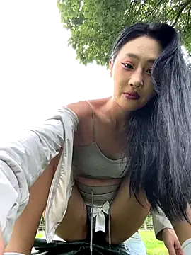 Snapshot of linger-23 chatting on September 12, 6:35 am linger-23 online show from September 12, 6:35 am